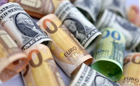 Đồng USD tăng giá khi bất ổn chính trị tại Pháp làm suy yếu đồng euro